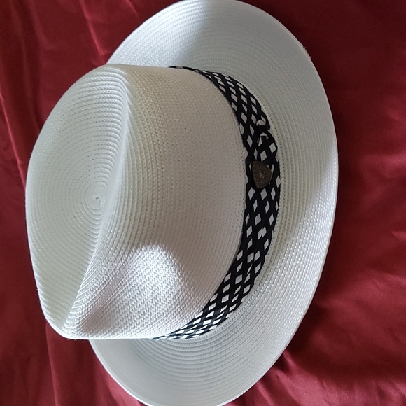 Fedora - Picture 2 of 3